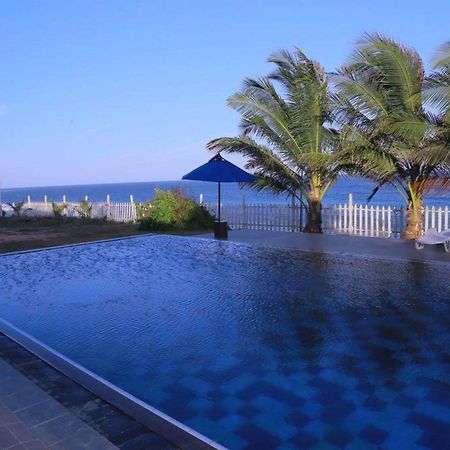 Peacock Beach Hotel Хамбантота Екстер'єр фото