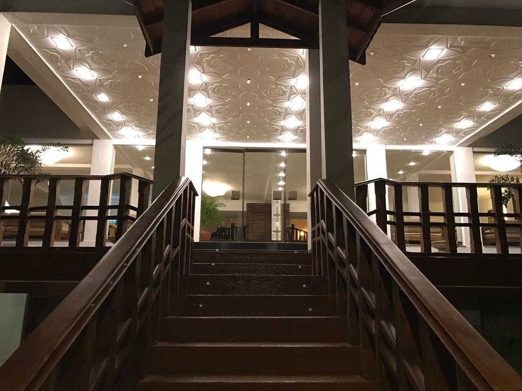 Peacock Beach Hotel Хамбантота Екстер'єр фото