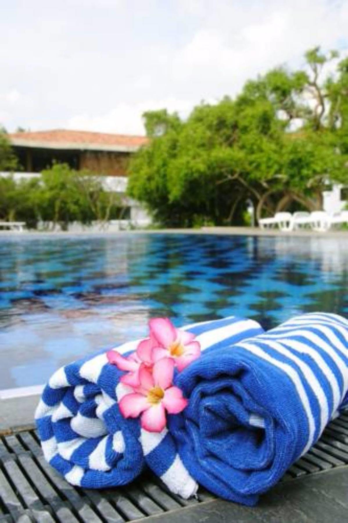 Peacock Beach Hotel Хамбантота Екстер'єр фото