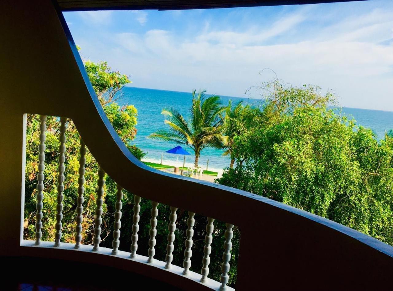 Peacock Beach Hotel Хамбантота Екстер'єр фото
