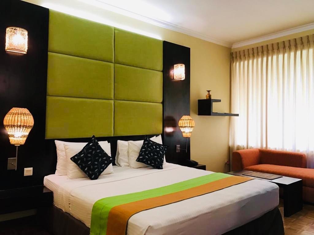Peacock Beach Hotel Хамбантота Екстер'єр фото
