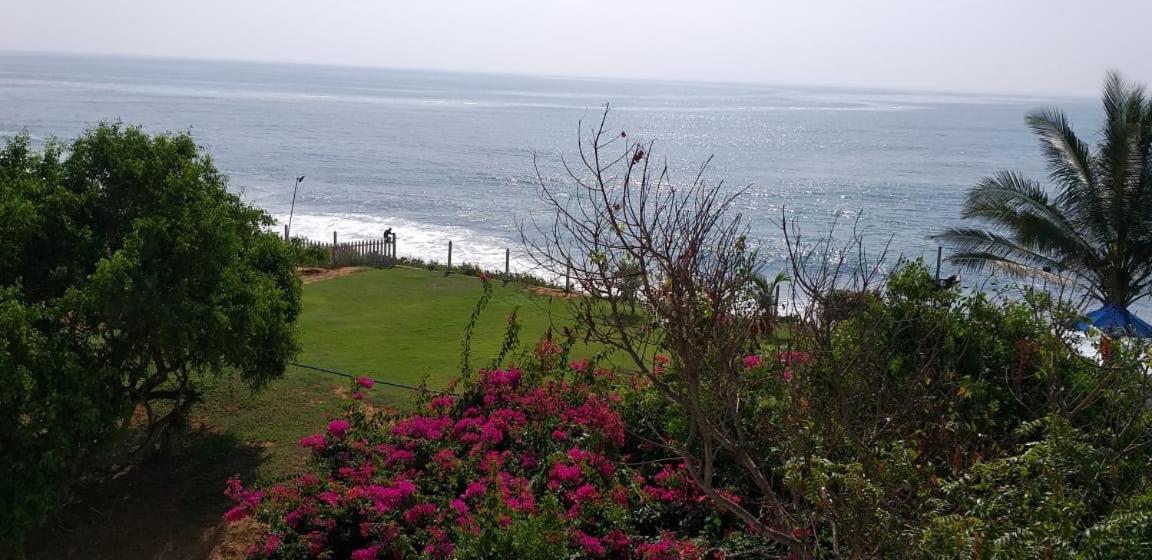 Peacock Beach Hotel Хамбантота Екстер'єр фото
